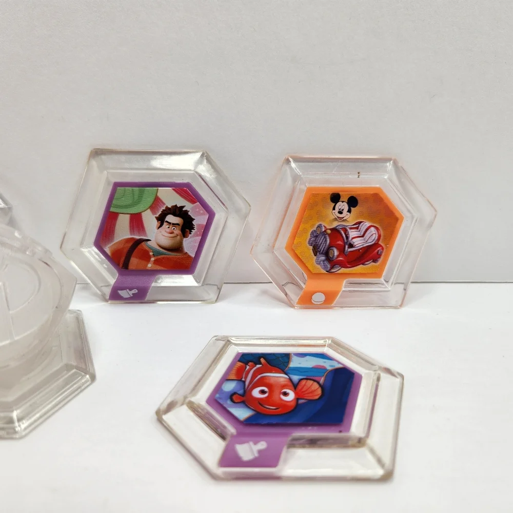 Disney Infinity 1.0 2.0 Lot Of 6 Characters  and Extras
